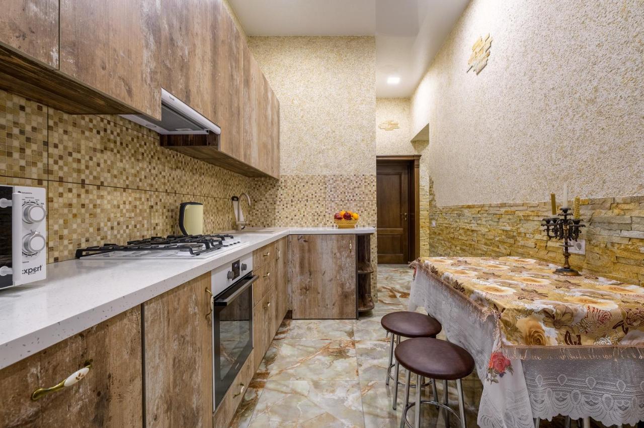 Noviy Svit 4 Apartments Leopoli Esterno foto