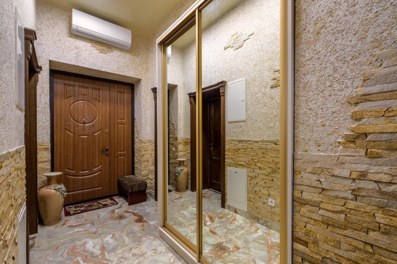 Noviy Svit 4 Apartments Leopoli Esterno foto